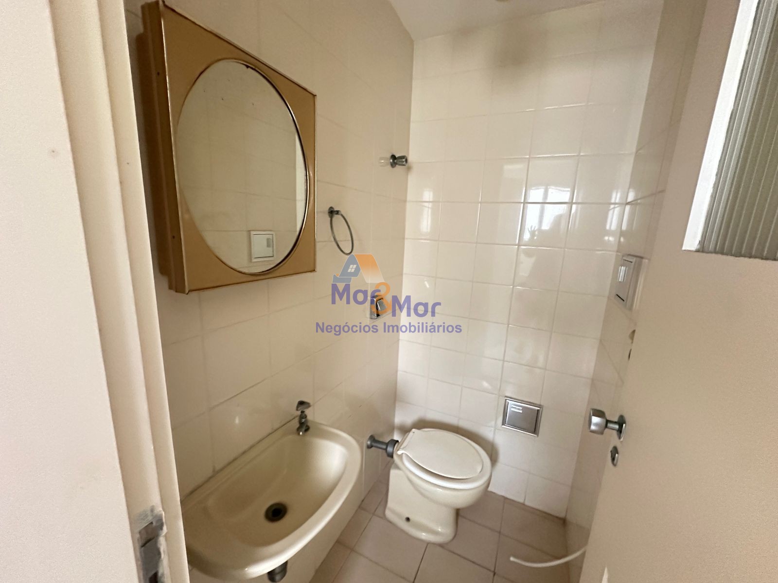 Apartamento na Praia das Pitangueiras, Guarujá - SP