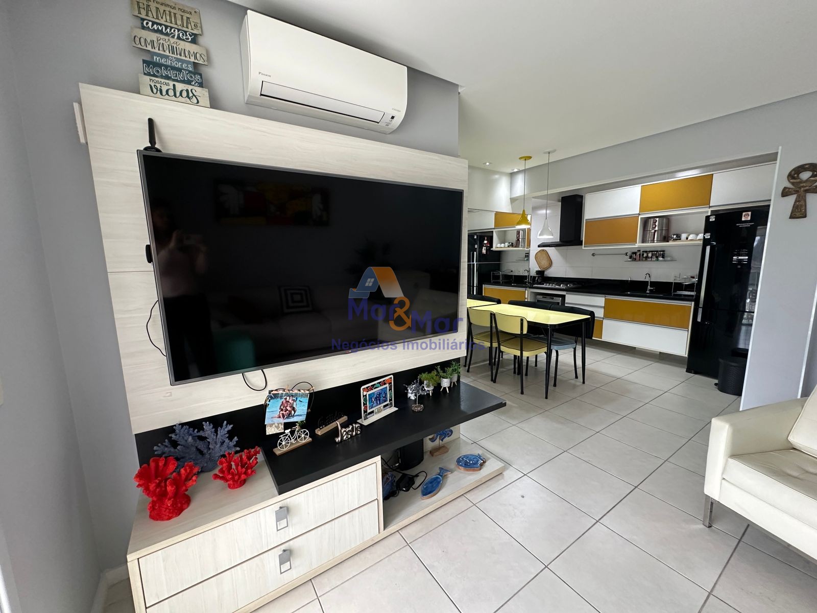Apartamento na Praia das Pitangueiras, Guarujá - SP
