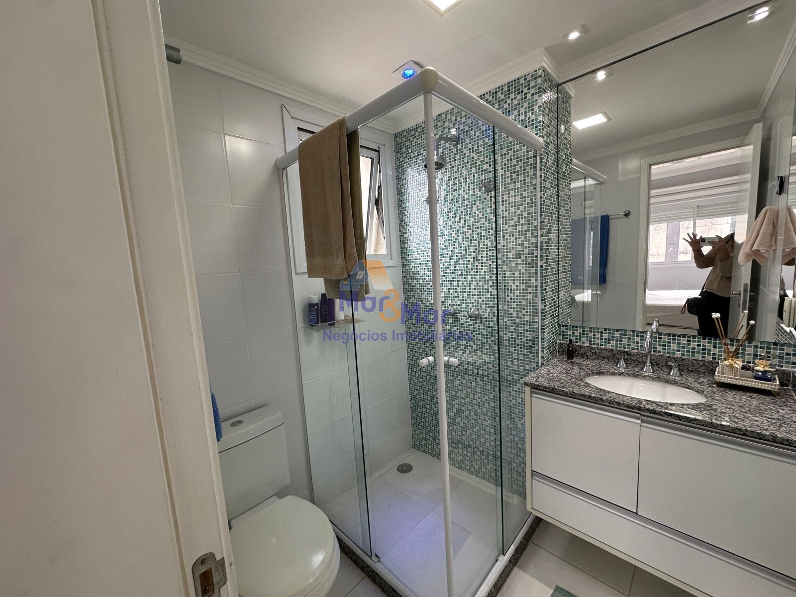 Apartamento na Praia das Pitangueiras, Guarujá - SP