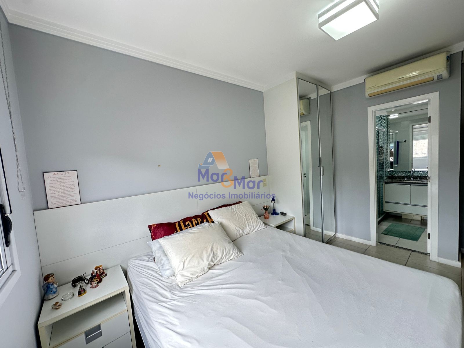 Apartamento na Praia das Pitangueiras, Guarujá - SP