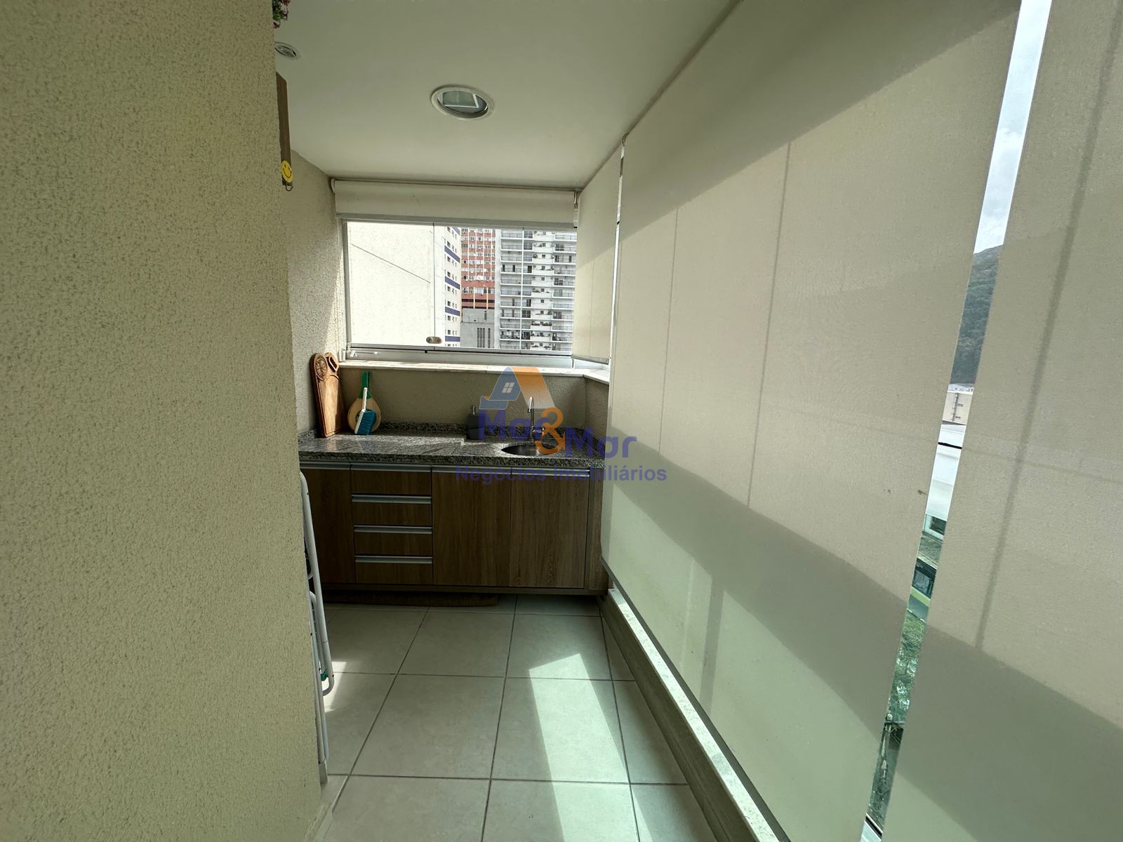 Apartamento na Praia das Pitangueiras, Guarujá - SP