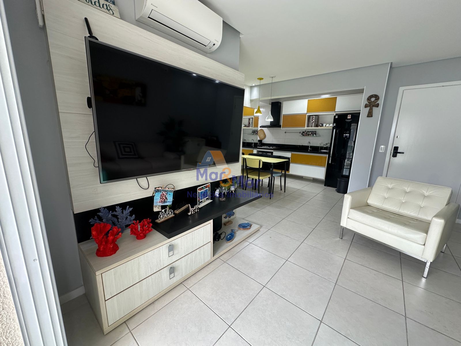 Apartamento na Praia das Pitangueiras, Guarujá - SP