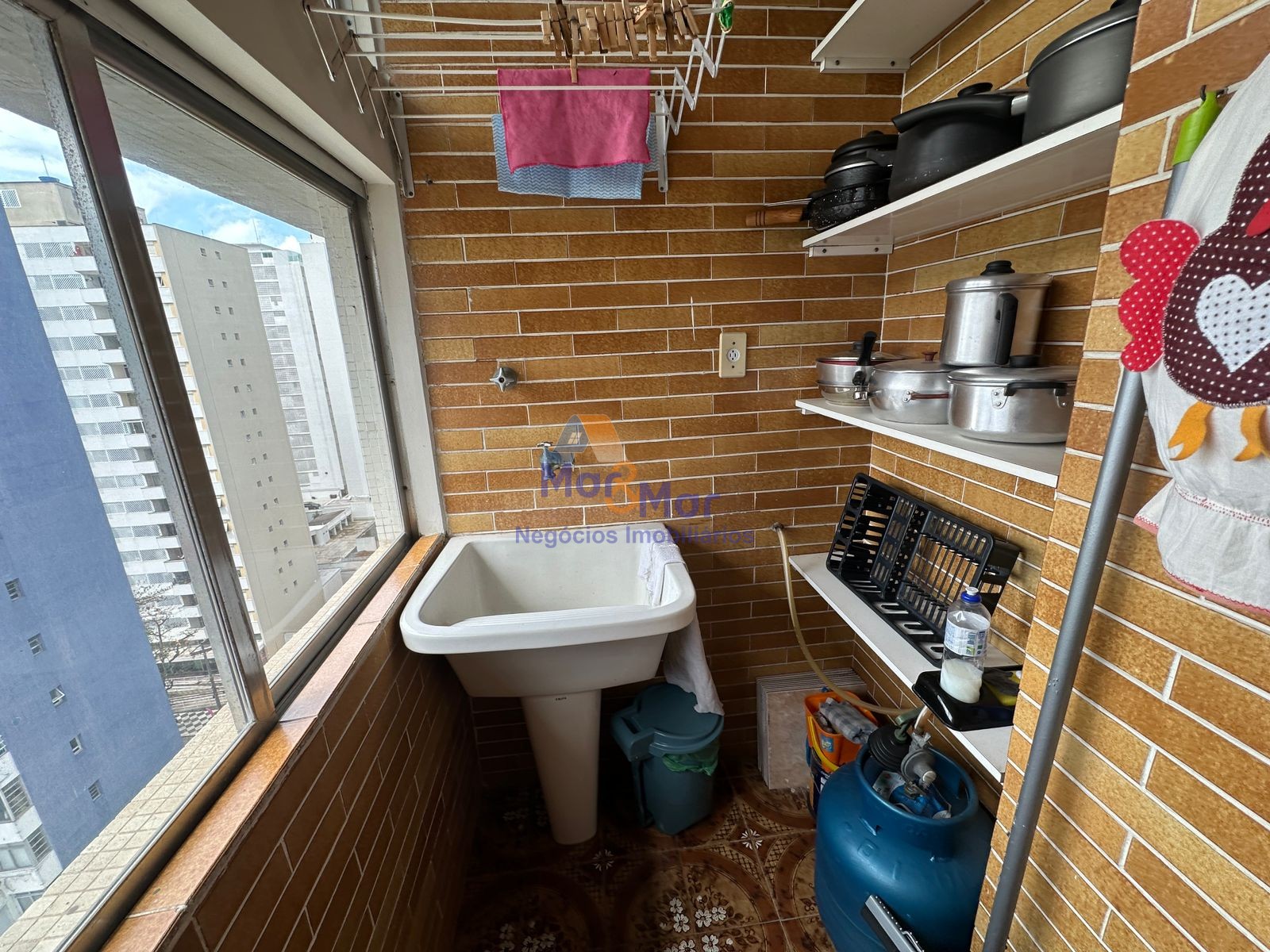 Apartamento na Praia das Pitangueiras, Guarujá - SP