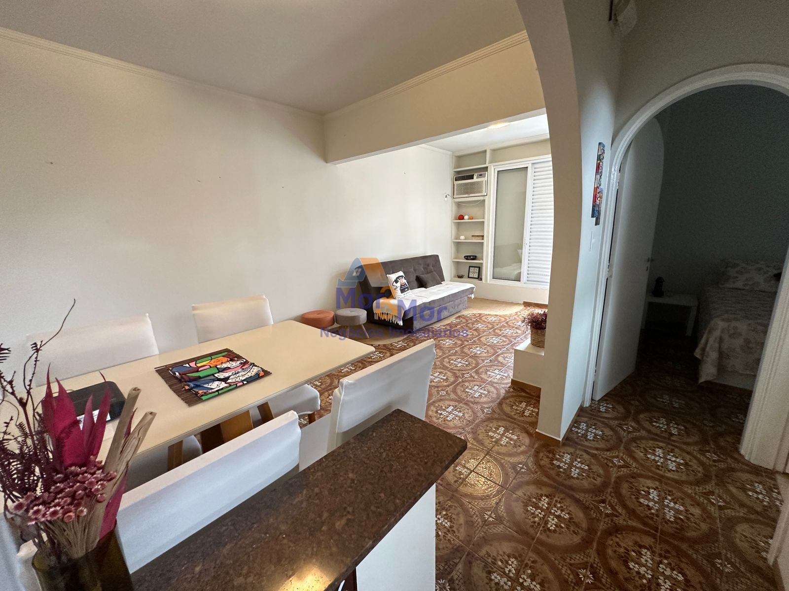 Apartamento na Praia das Pitangueiras, Guarujá - SP