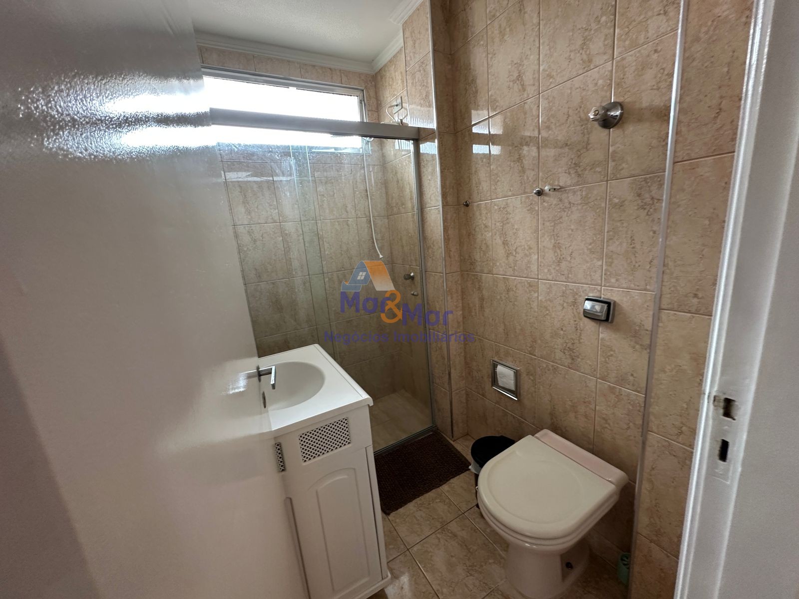 Apartamento na Praia das Pitangueiras, Guarujá - SP