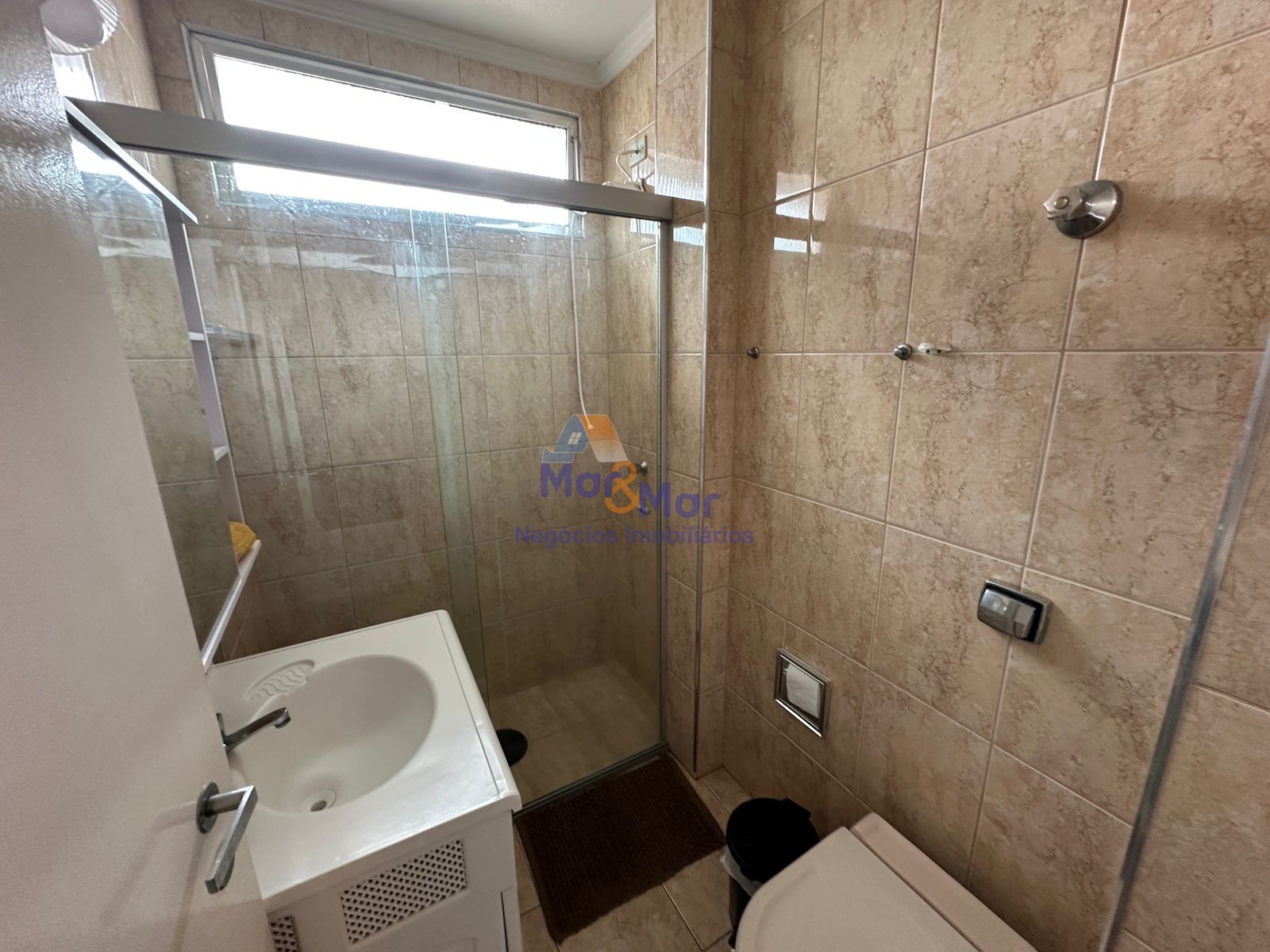 Apartamento na Praia das Pitangueiras, Guarujá - SP