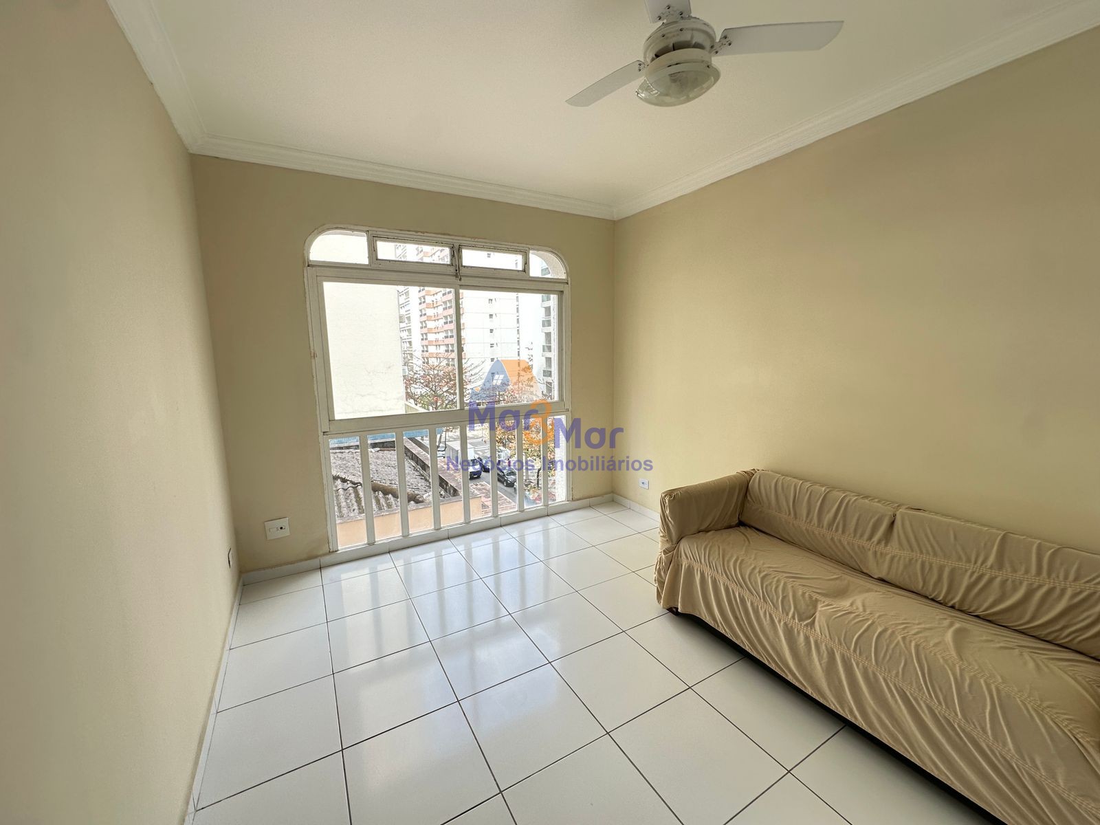 Apartamento na Praia das Pitangueiras, Guarujá - SP