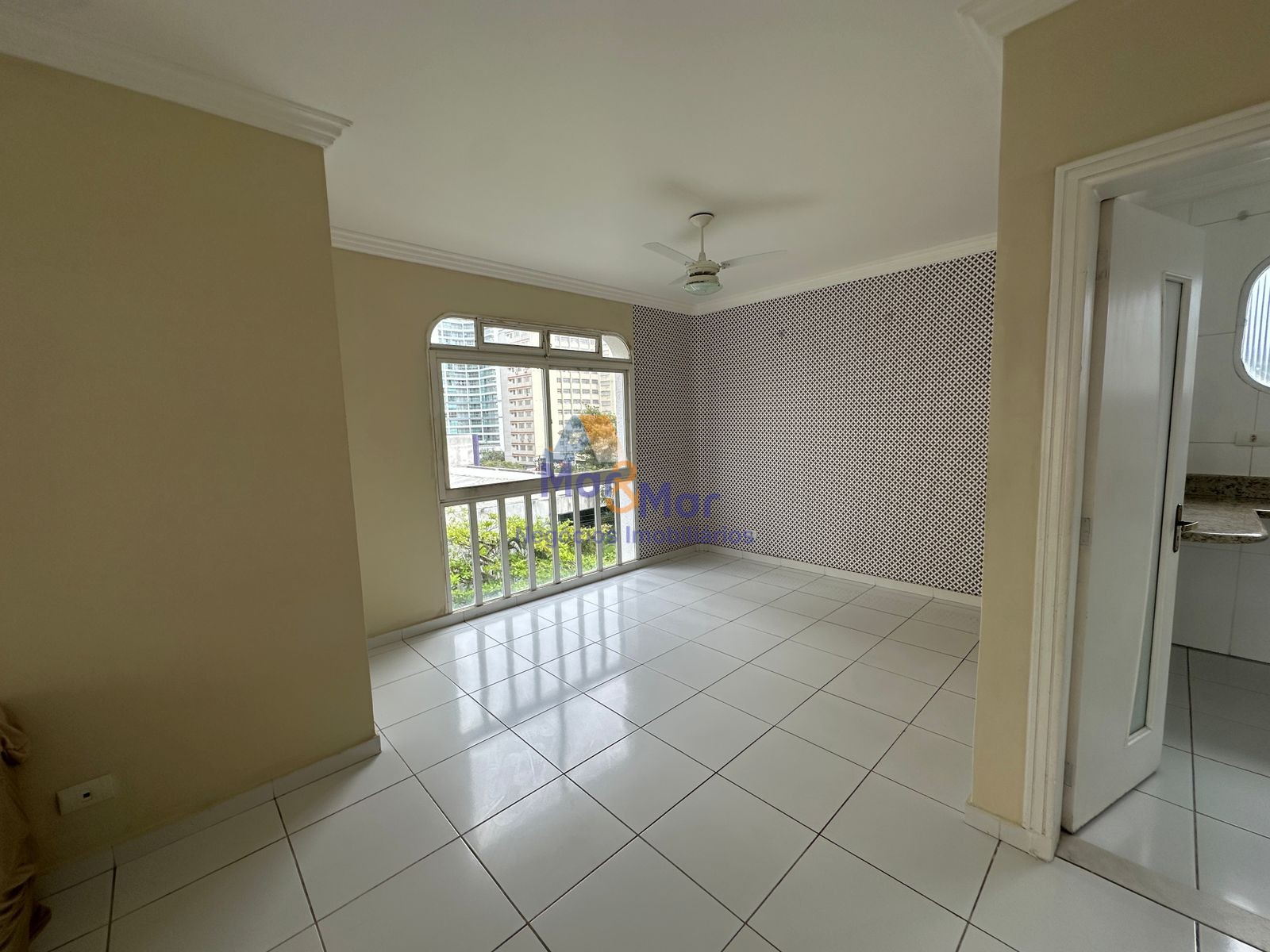 Apartamento na Praia das Pitangueiras, Guarujá - SP