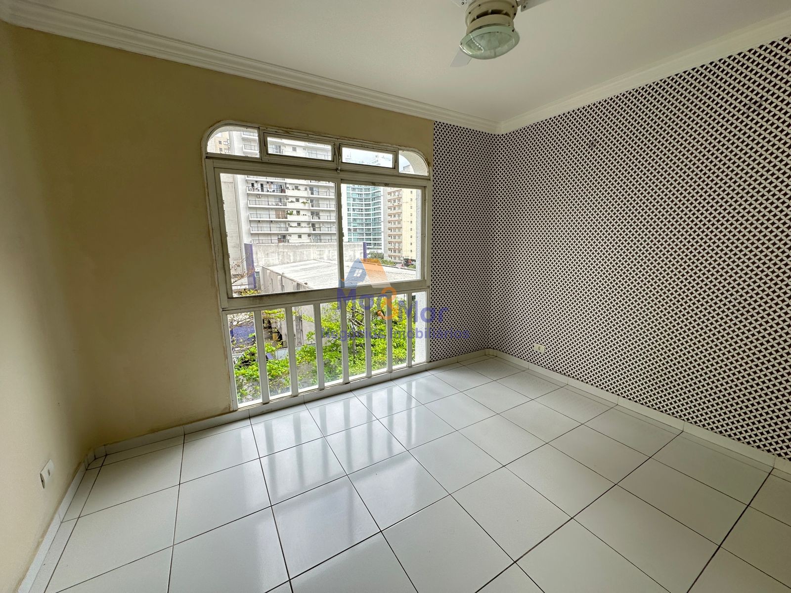 Apartamento na Praia das Pitangueiras, Guarujá - SP