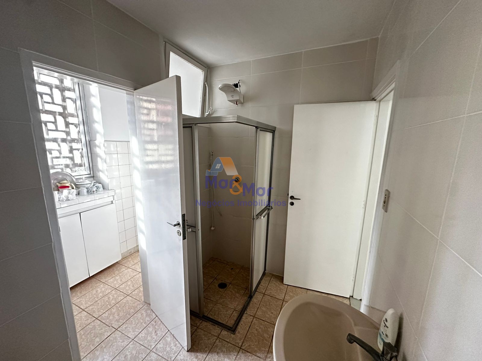Apartamento na Praia das Pitangueiras, Guarujá - SP