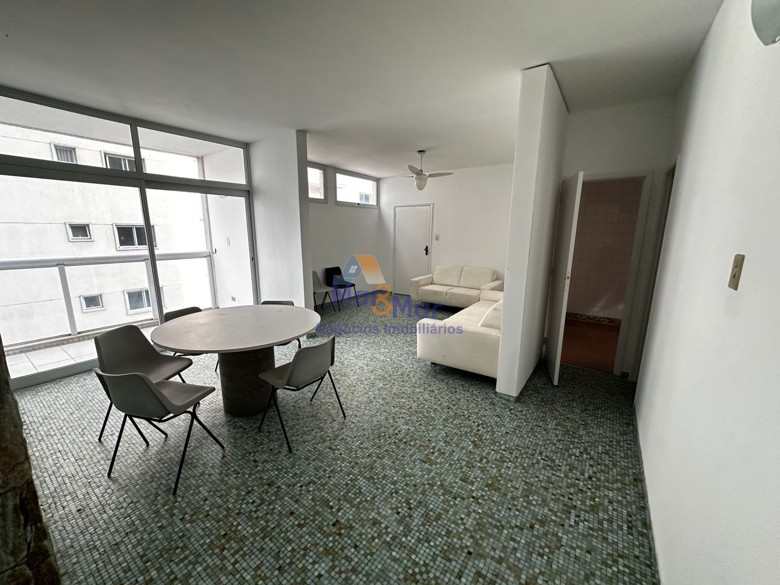 Apartamento na Praia das Pitangueiras, Guarujá - SP