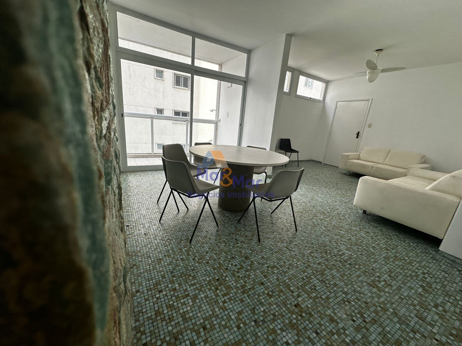 Apartamento na Praia das Pitangueiras, Guarujá - SP
