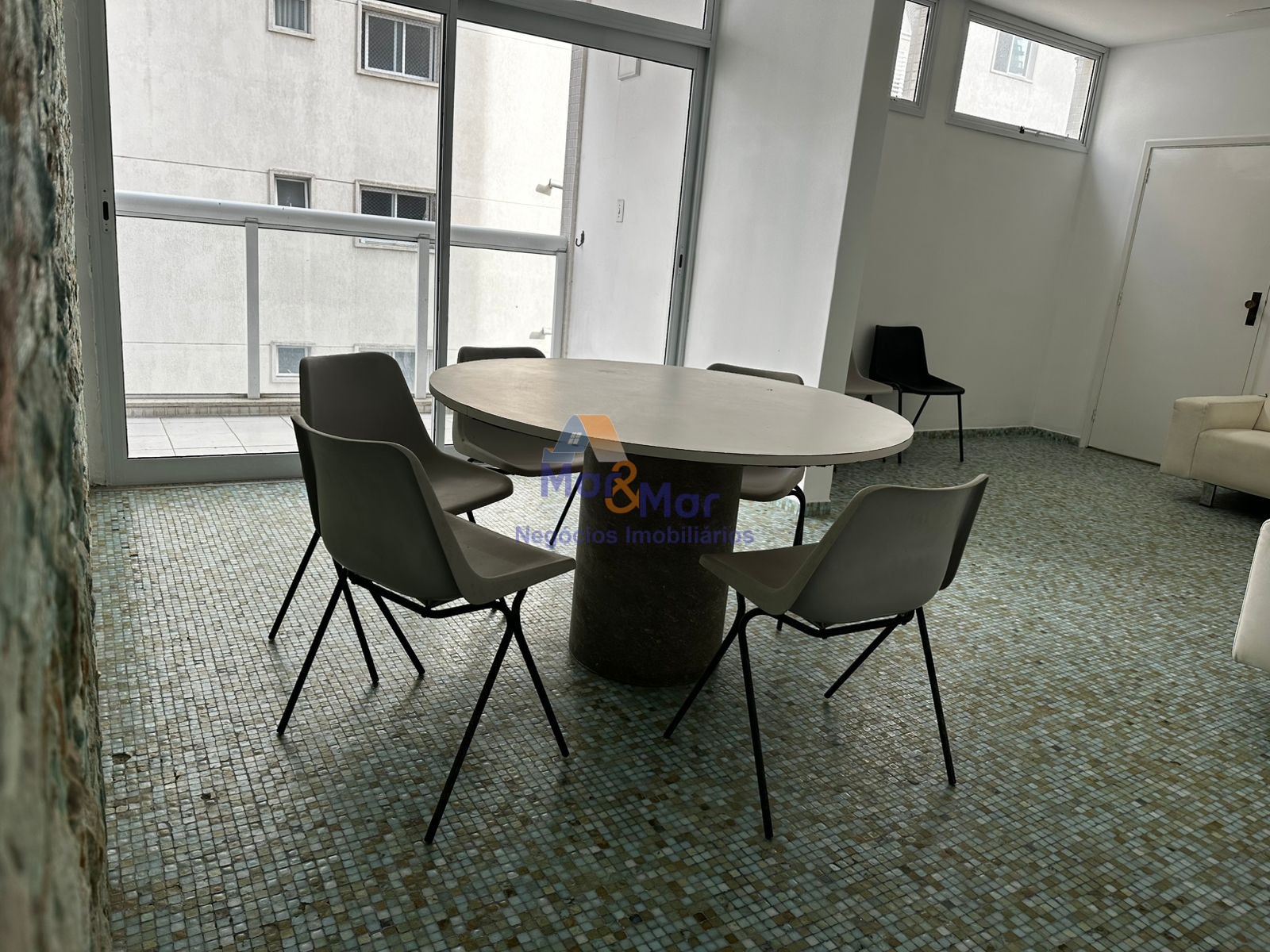 Apartamento na Praia das Pitangueiras, Guarujá - SP