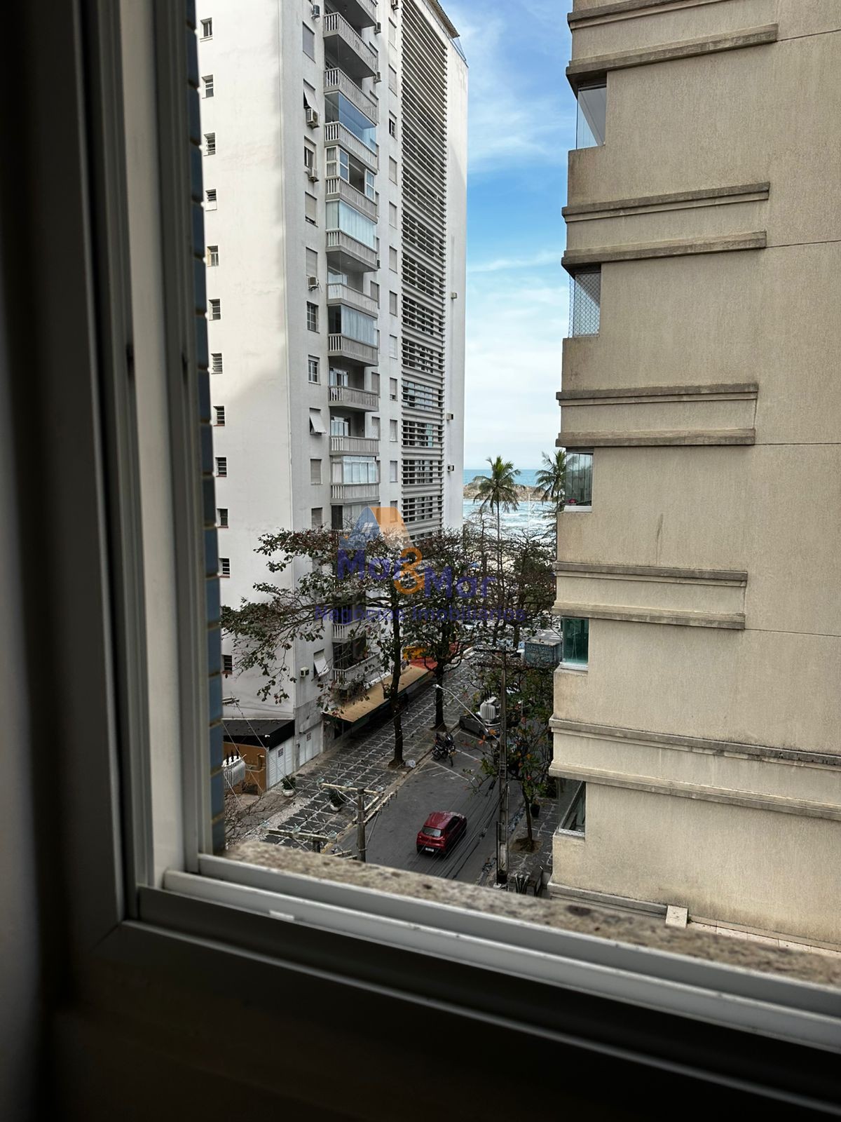 Apartamento na Praia das Pitangueiras, Guarujá - SP