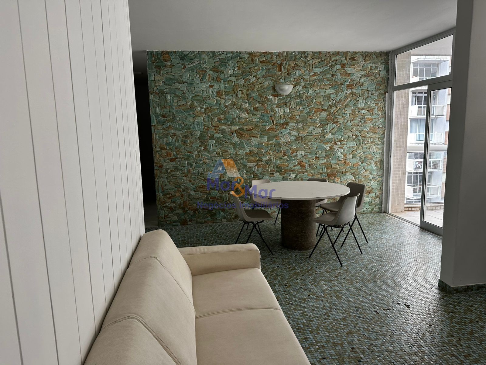 Apartamento na Praia das Pitangueiras, Guarujá - SP