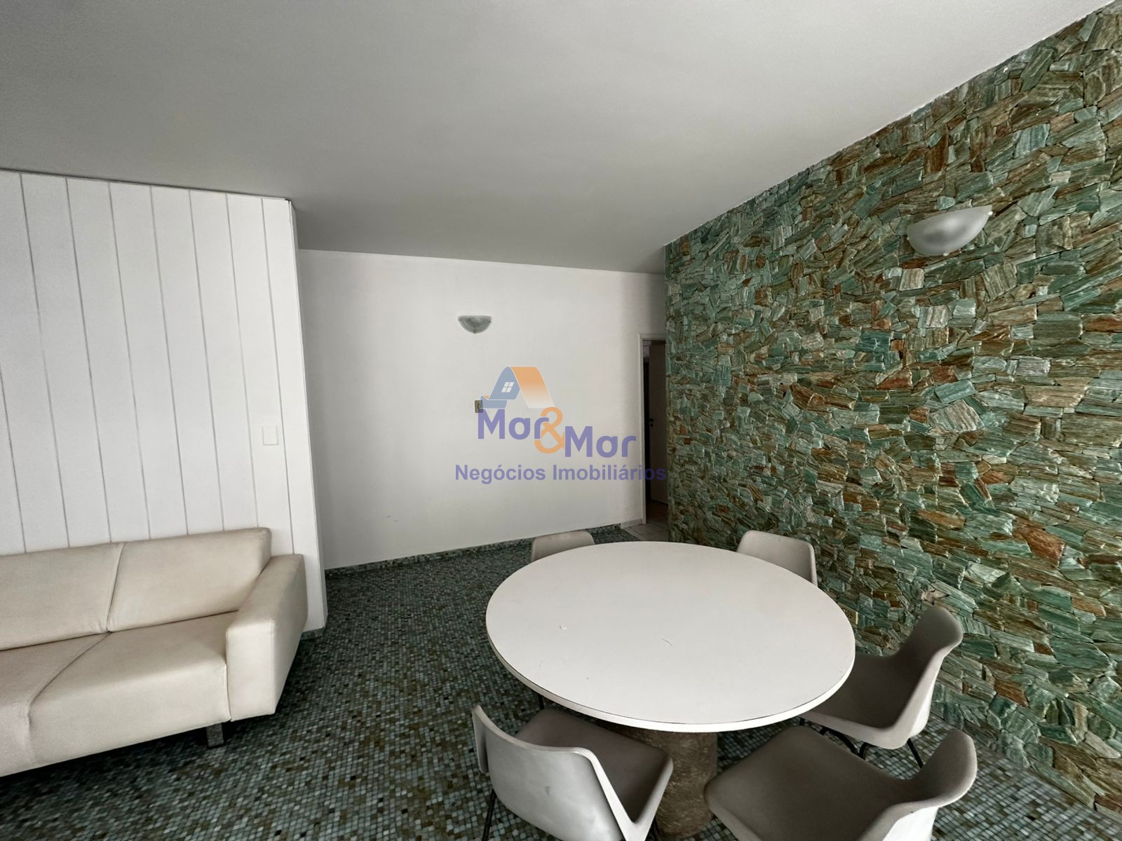 Apartamento na Praia das Pitangueiras, Guarujá - SP