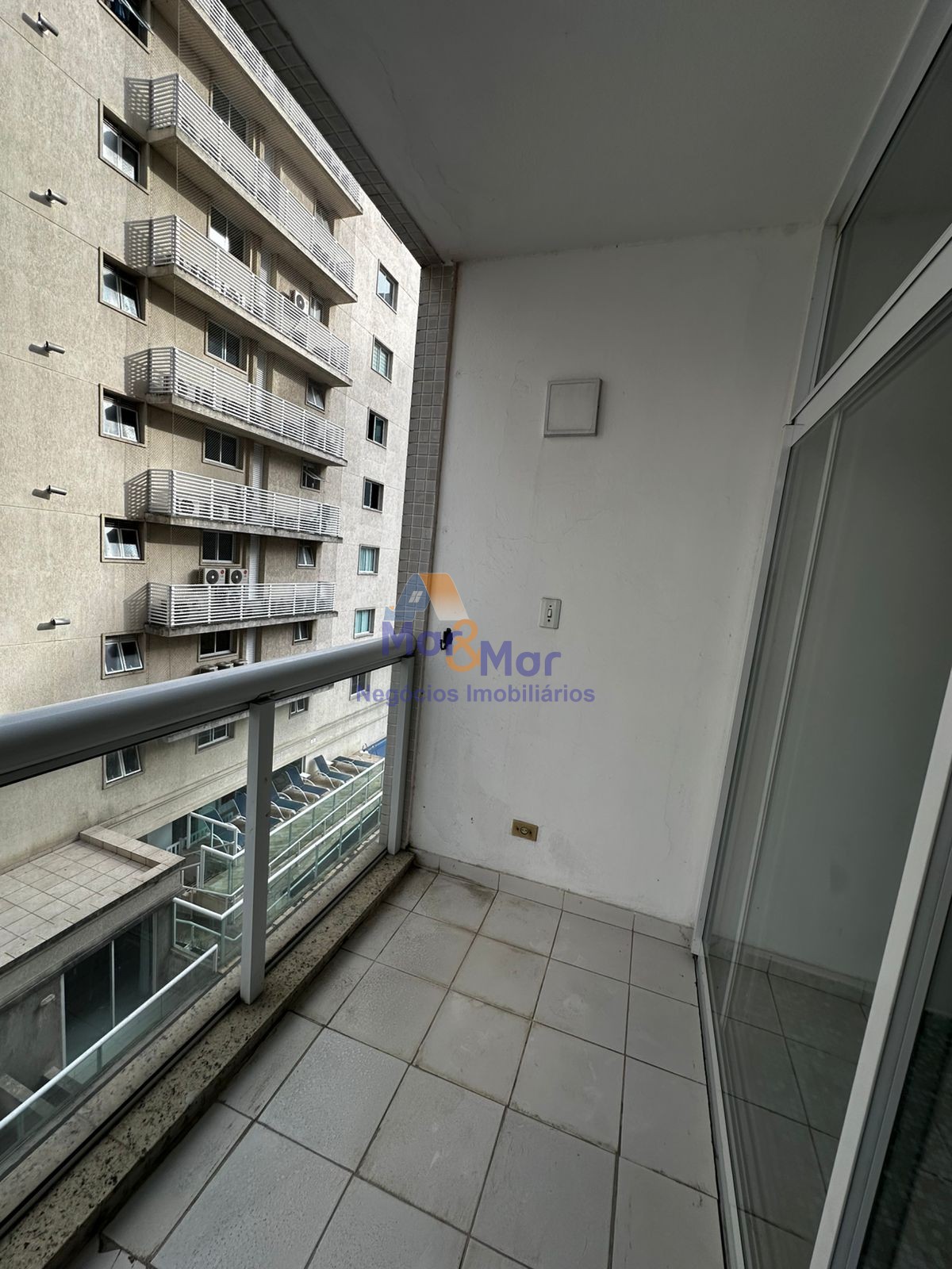 Apartamento na Praia das Pitangueiras, Guarujá - SP