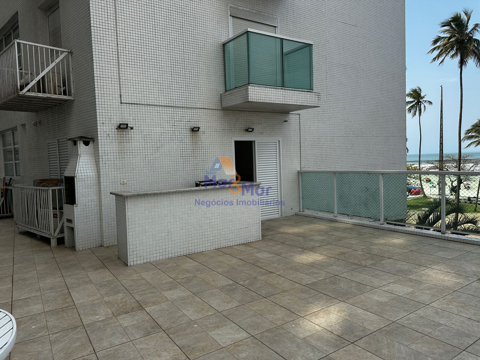 Apartamento Frente ao Mar nas Pitangueiras, Guarujá - SP