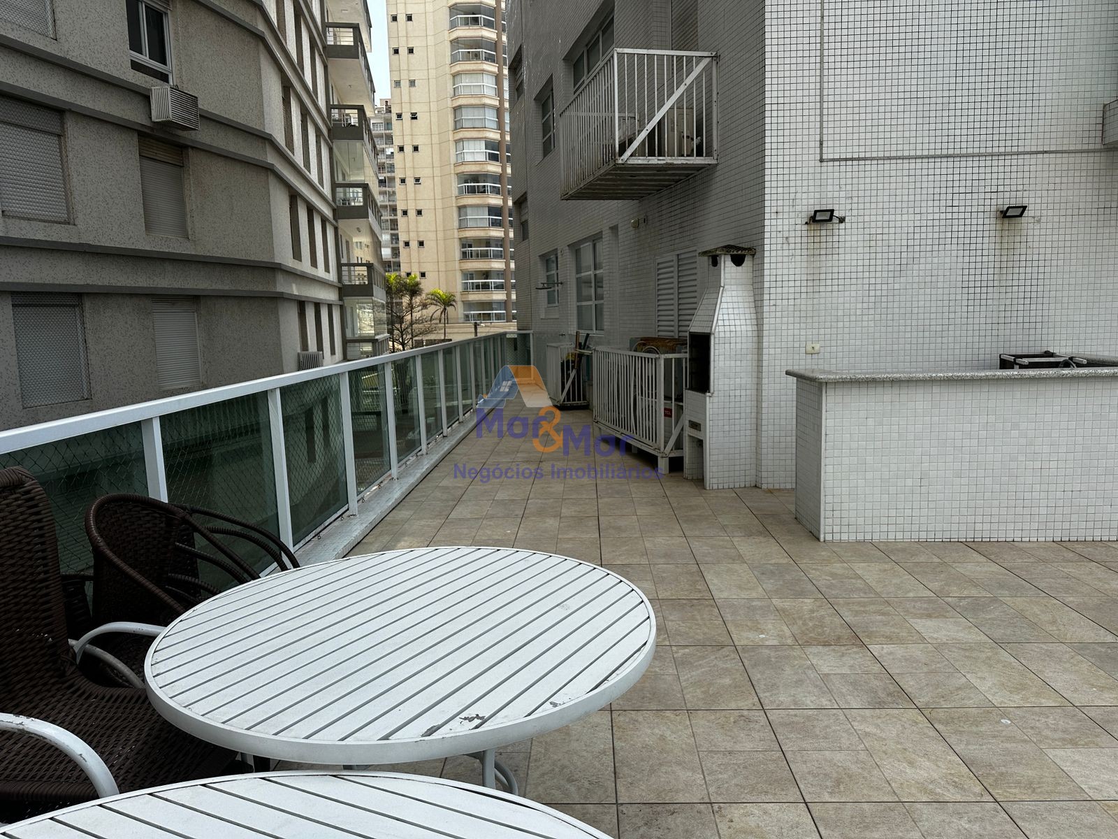Apartamento Frente ao Mar nas Pitangueiras, Guarujá - SP
