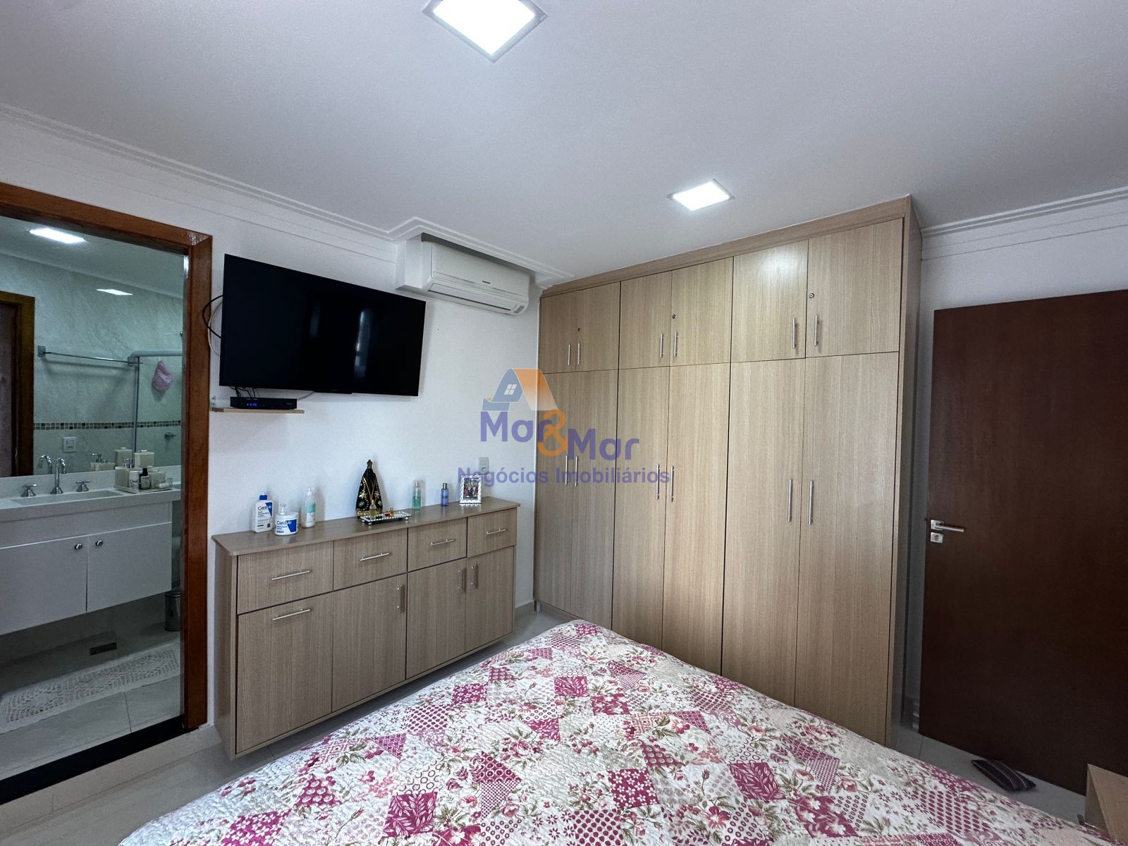Apartamento Frente ao Mar nas Pitangueiras, Guarujá - SP