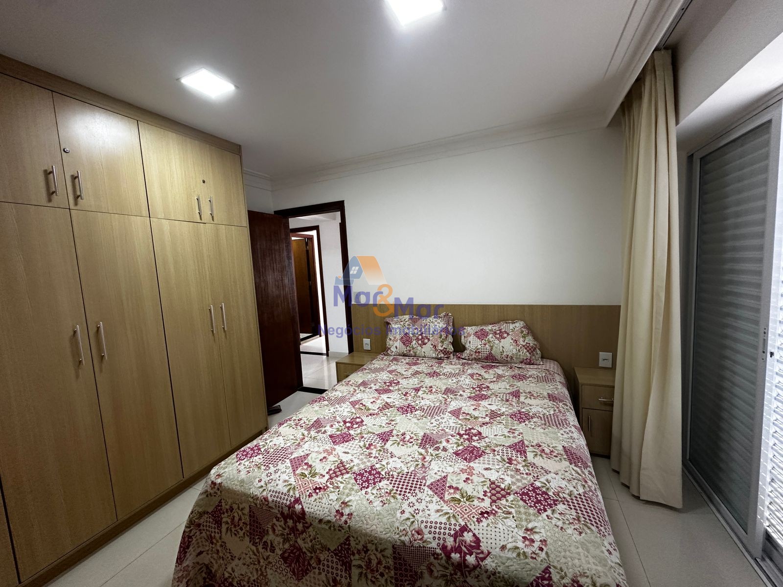 Apartamento Frente ao Mar nas Pitangueiras, Guarujá - SP
