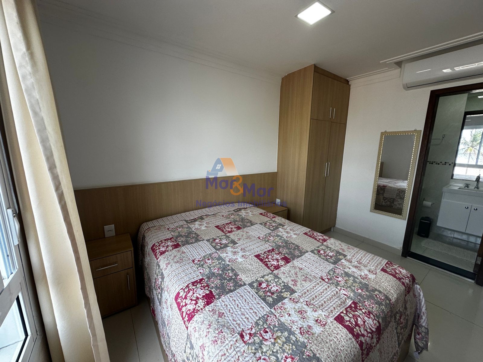 Apartamento Frente ao Mar nas Pitangueiras, Guarujá - SP