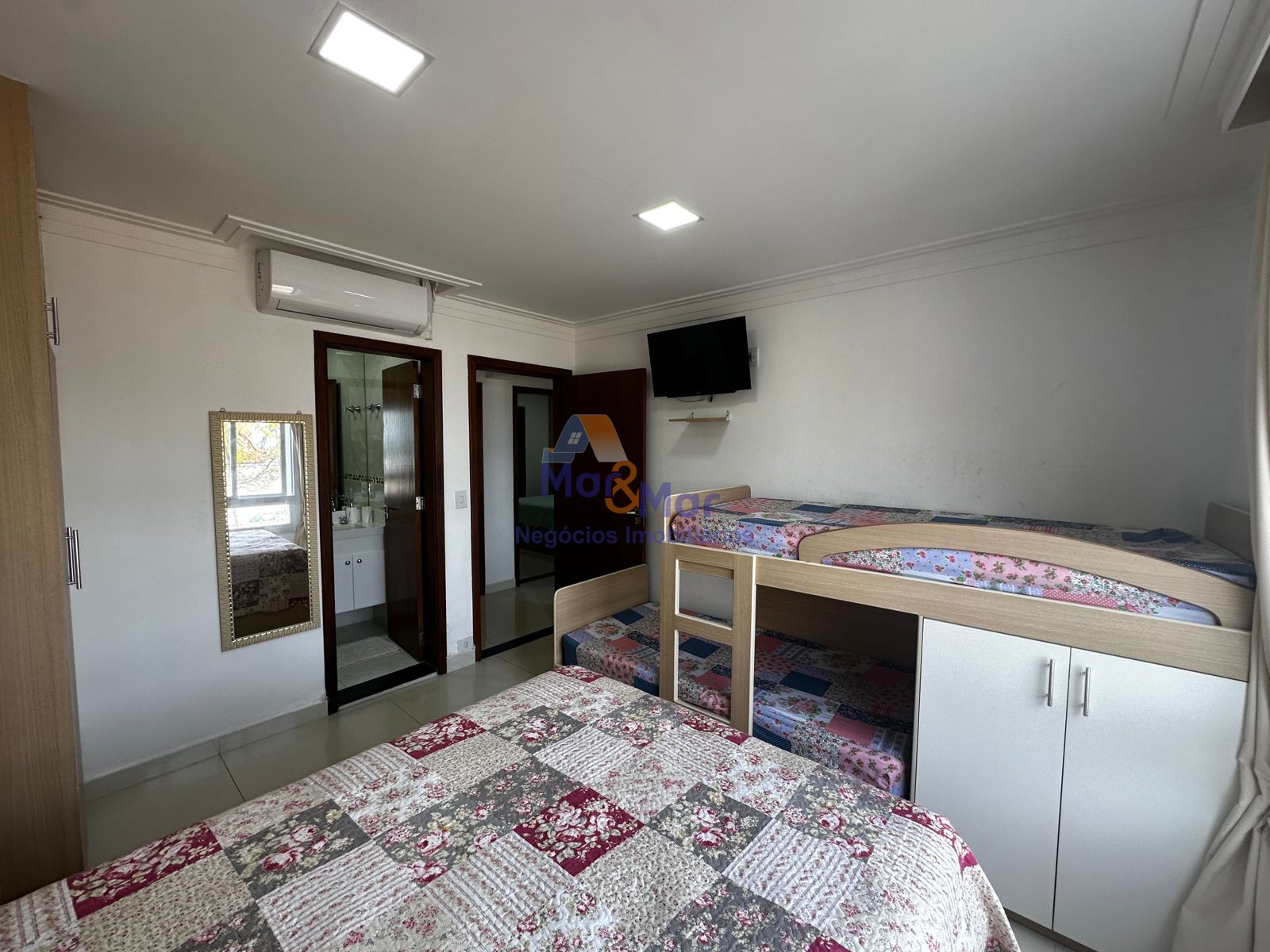 Apartamento Frente ao Mar nas Pitangueiras, Guarujá - SP