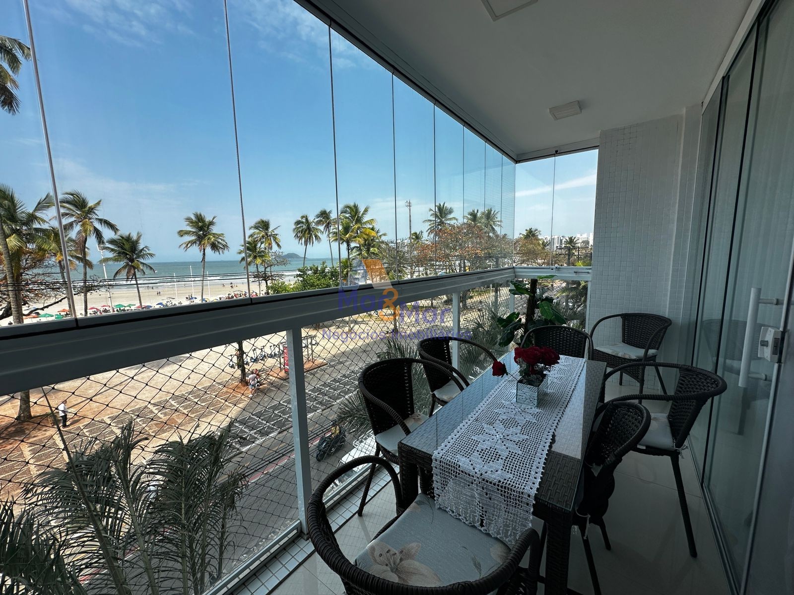 Apartamento Frente ao Mar nas Pitangueiras, Guarujá - SP