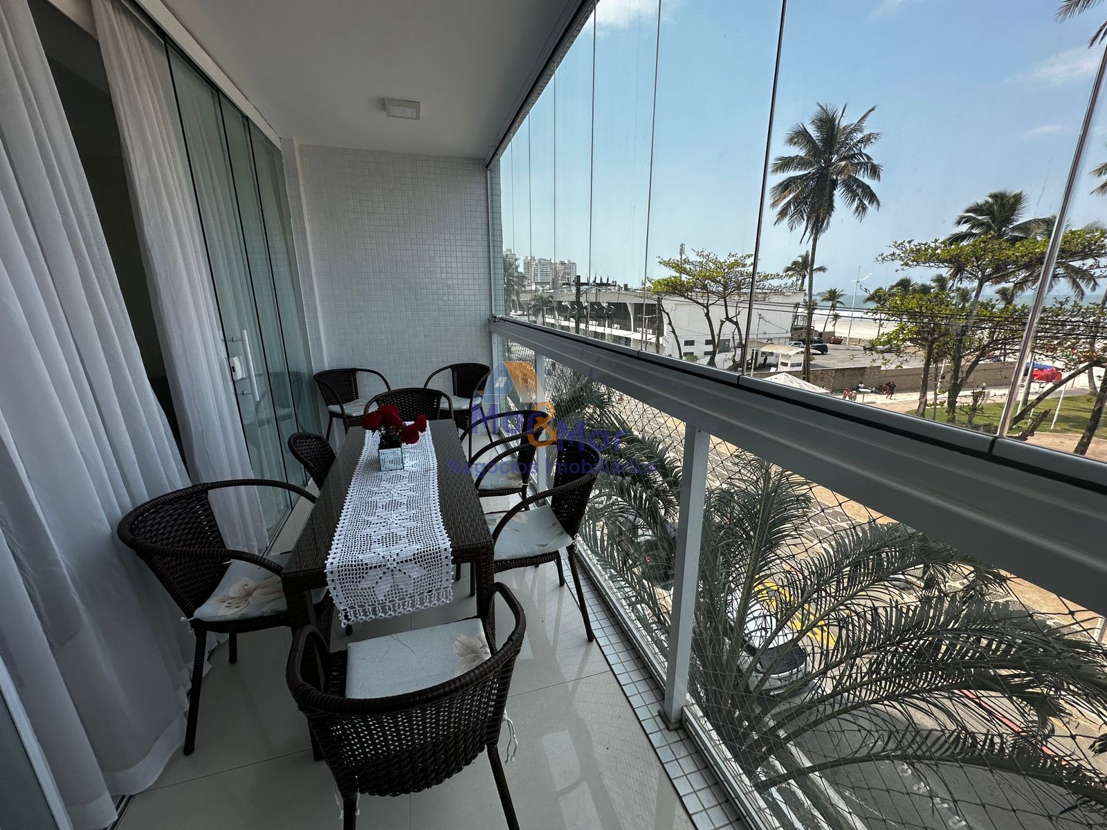 Apartamento Frente ao Mar nas Pitangueiras, Guarujá - SP