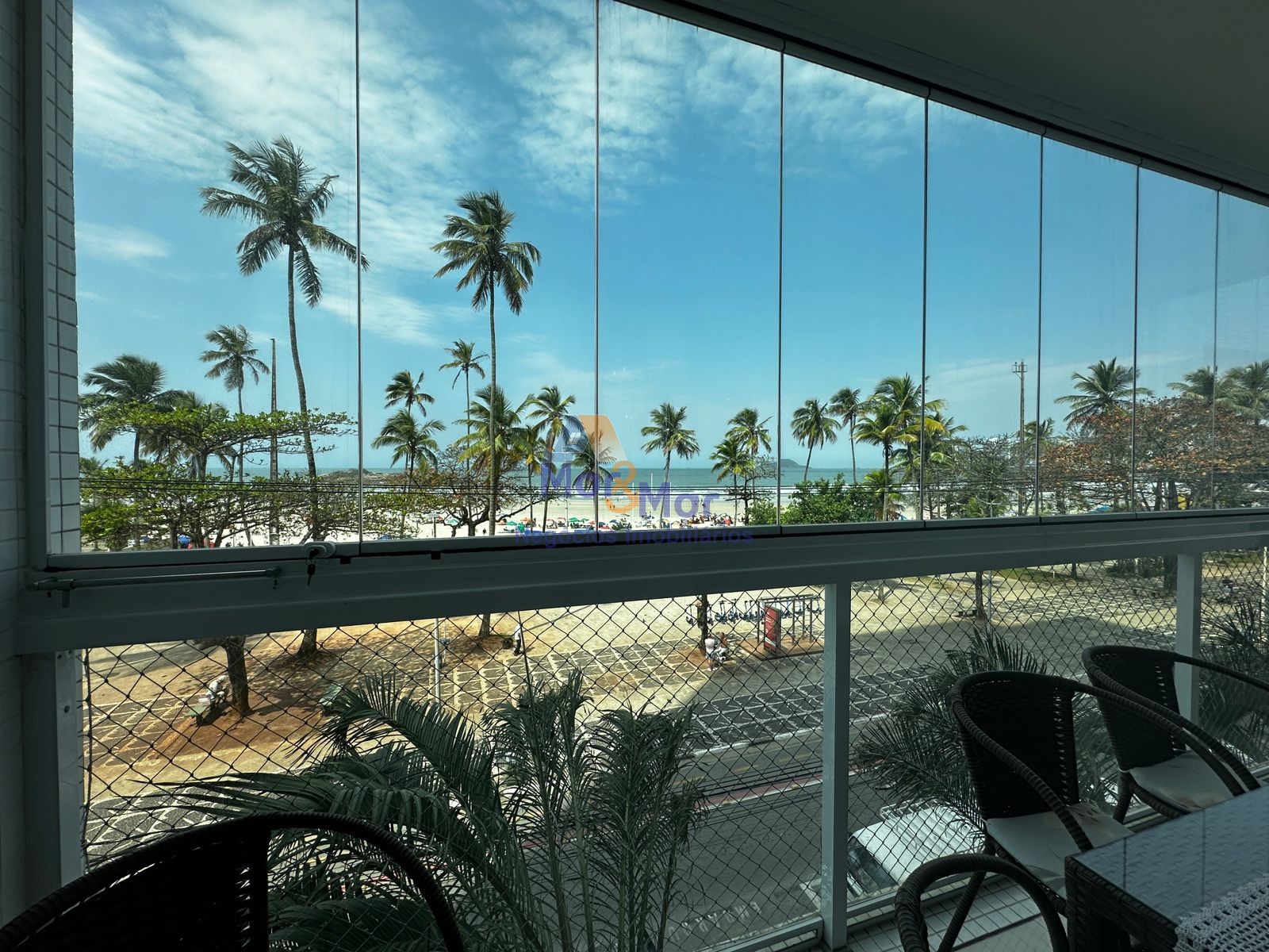 Apartamento Frente ao Mar nas Pitangueiras, Guarujá - SP