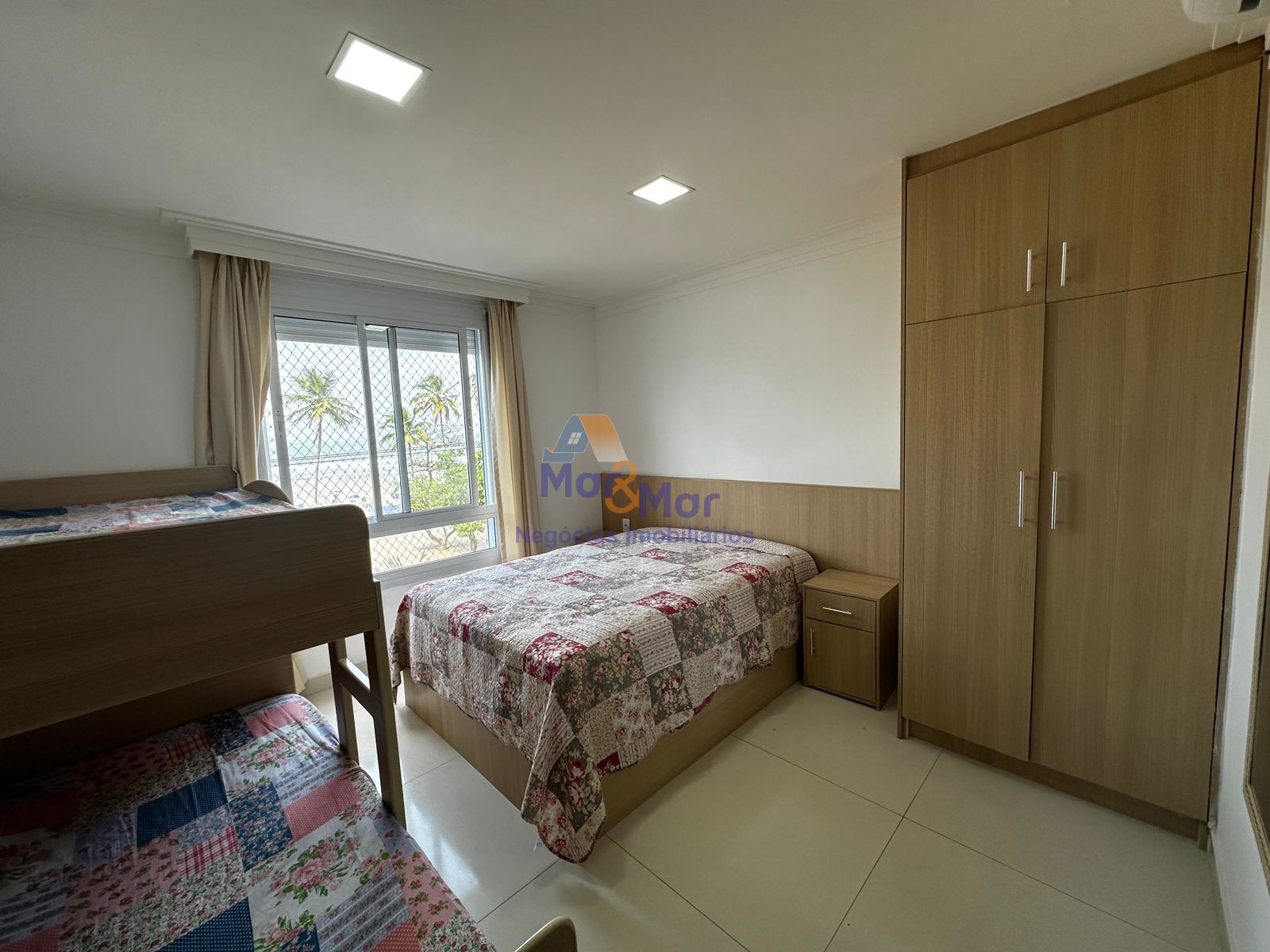 Apartamento Frente ao Mar nas Pitangueiras, Guarujá - SP
