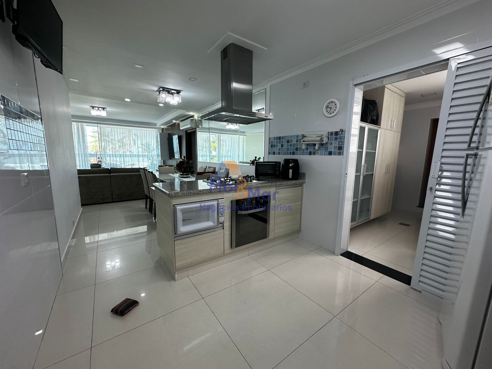 Apartamento Frente ao Mar nas Pitangueiras, Guarujá - SP