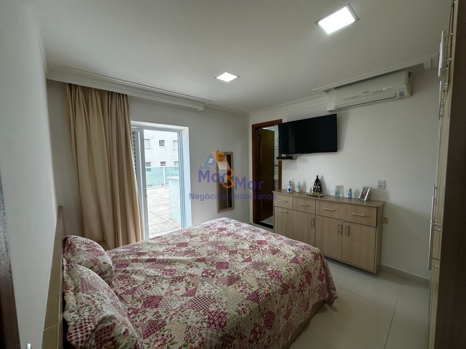 Apartamento Frente ao Mar nas Pitangueiras, Guarujá - SP