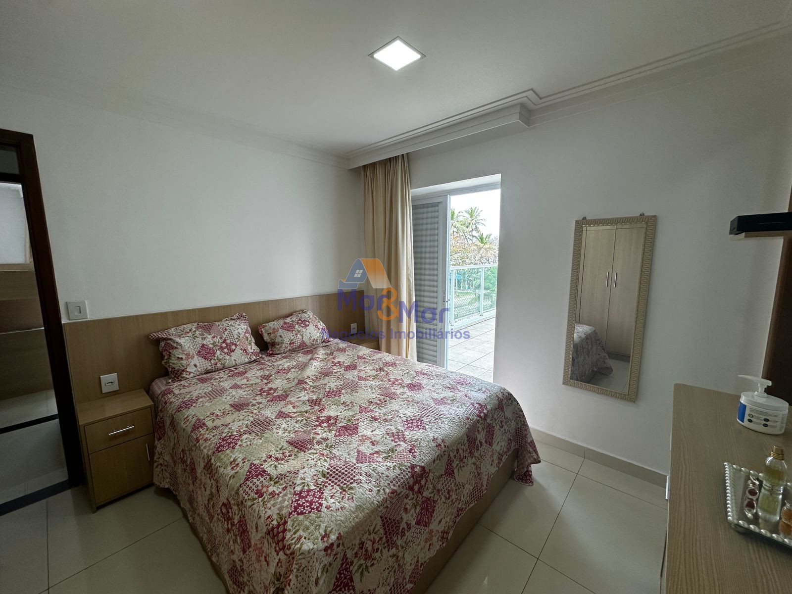 Apartamento Frente ao Mar nas Pitangueiras, Guarujá - SP