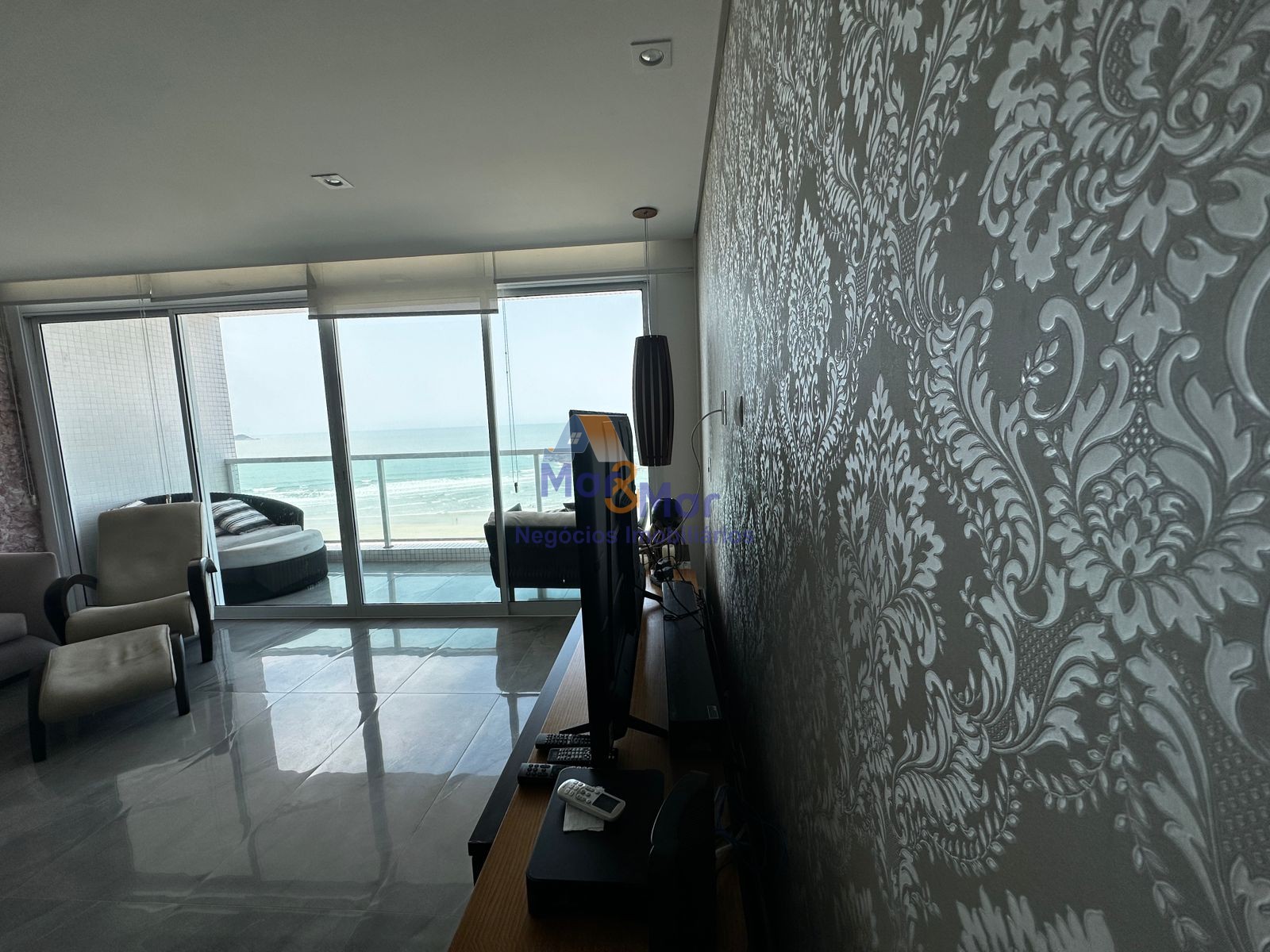 Apartamento Frente ao Mar nas Pitangueiras, Guarujá - SP