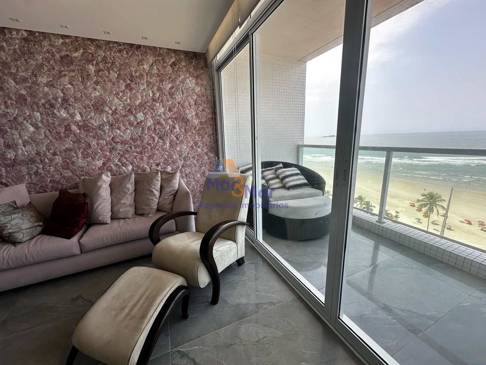 Apartamento Frente ao Mar nas Pitangueiras, Guarujá - SP