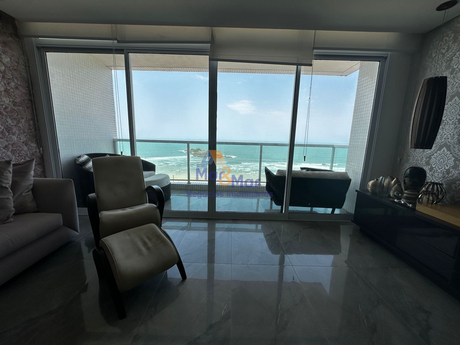 Apartamento Frente ao Mar nas Pitangueiras, Guarujá - SP