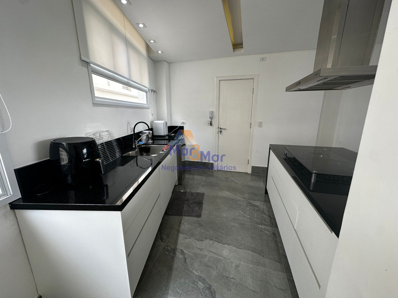 Apartamento Frente ao Mar nas Pitangueiras, Guarujá - SP