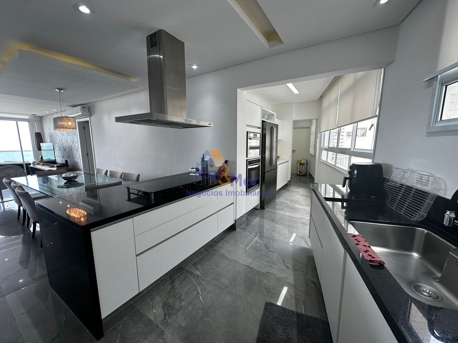 Apartamento Frente ao Mar nas Pitangueiras, Guarujá - SP