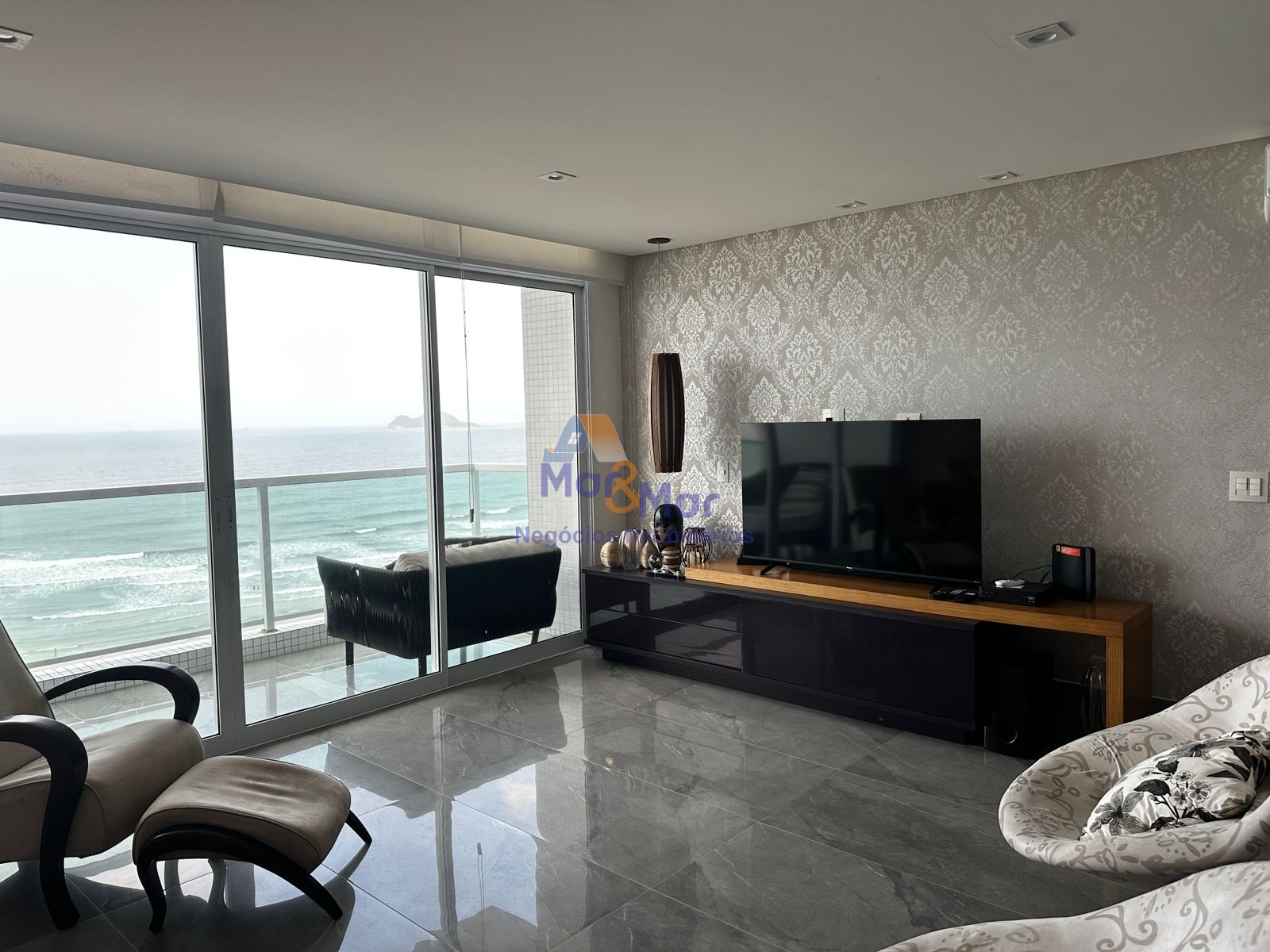 Apartamento Frente ao Mar nas Pitangueiras, Guarujá - SP