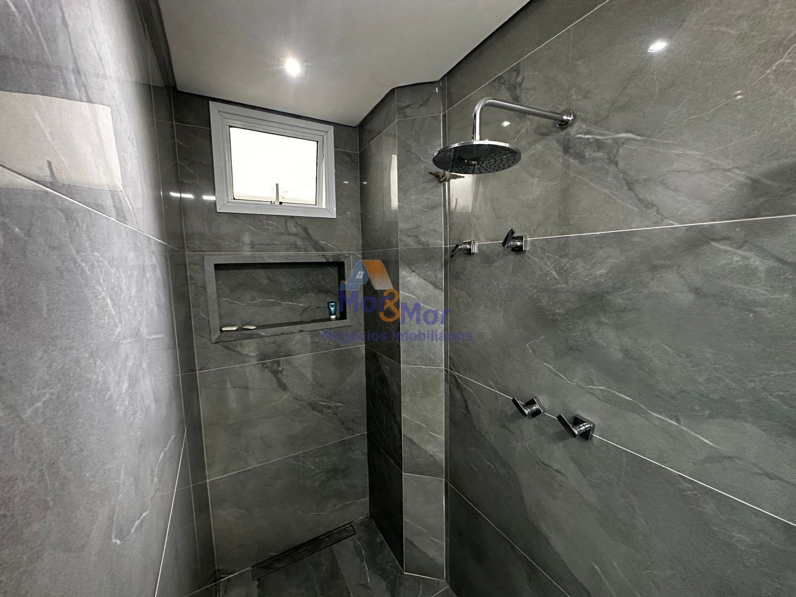 Apartamento Frente ao Mar nas Pitangueiras, Guarujá - SP