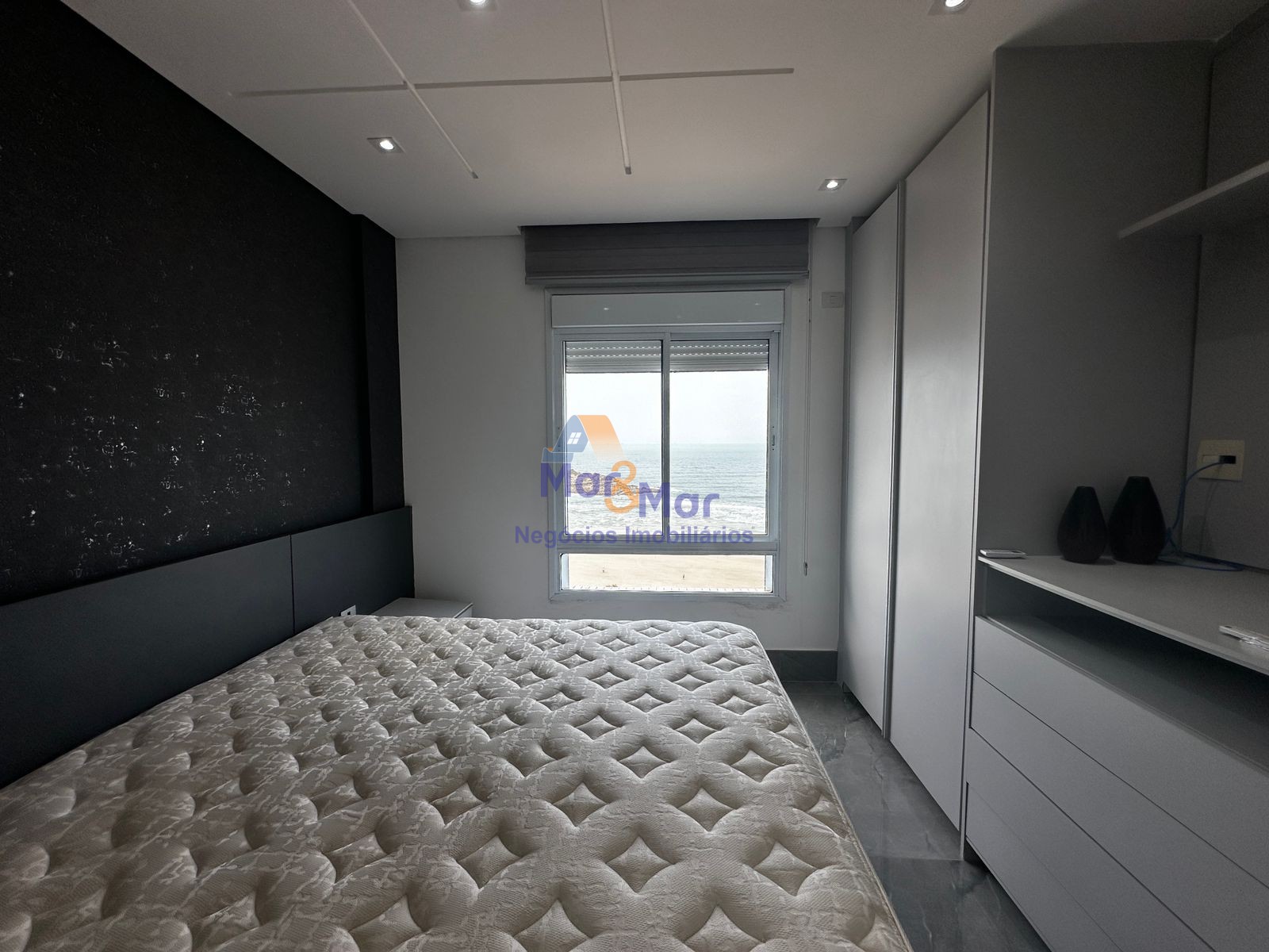 Apartamento Frente ao Mar nas Pitangueiras, Guarujá - SP