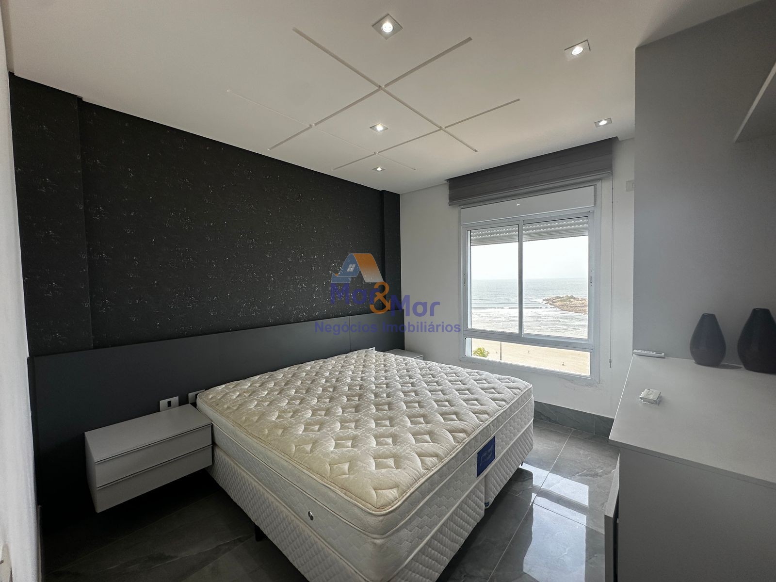 Apartamento Frente ao Mar nas Pitangueiras, Guarujá - SP