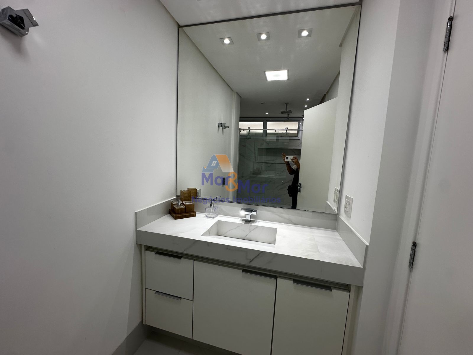 Apartamento Frente ao Mar nas Pitangueiras, Guarujá - SP
