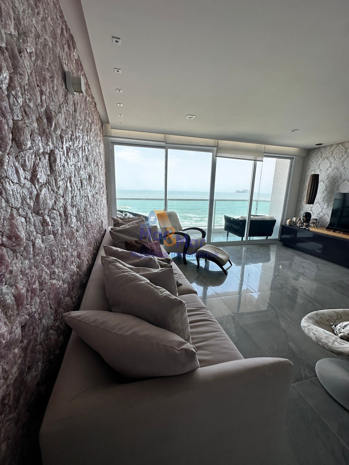 Apartamento Frente ao Mar nas Pitangueiras, Guarujá - SP