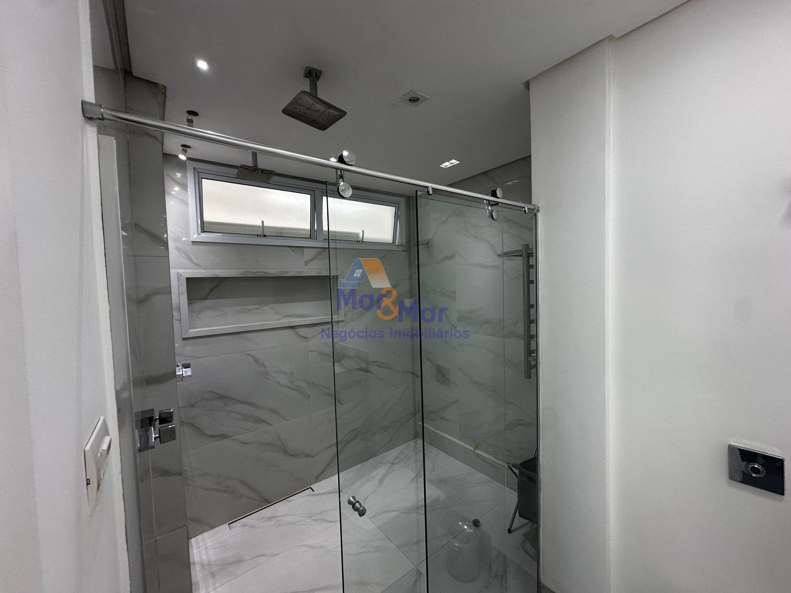 Apartamento Frente ao Mar nas Pitangueiras, Guarujá - SP
