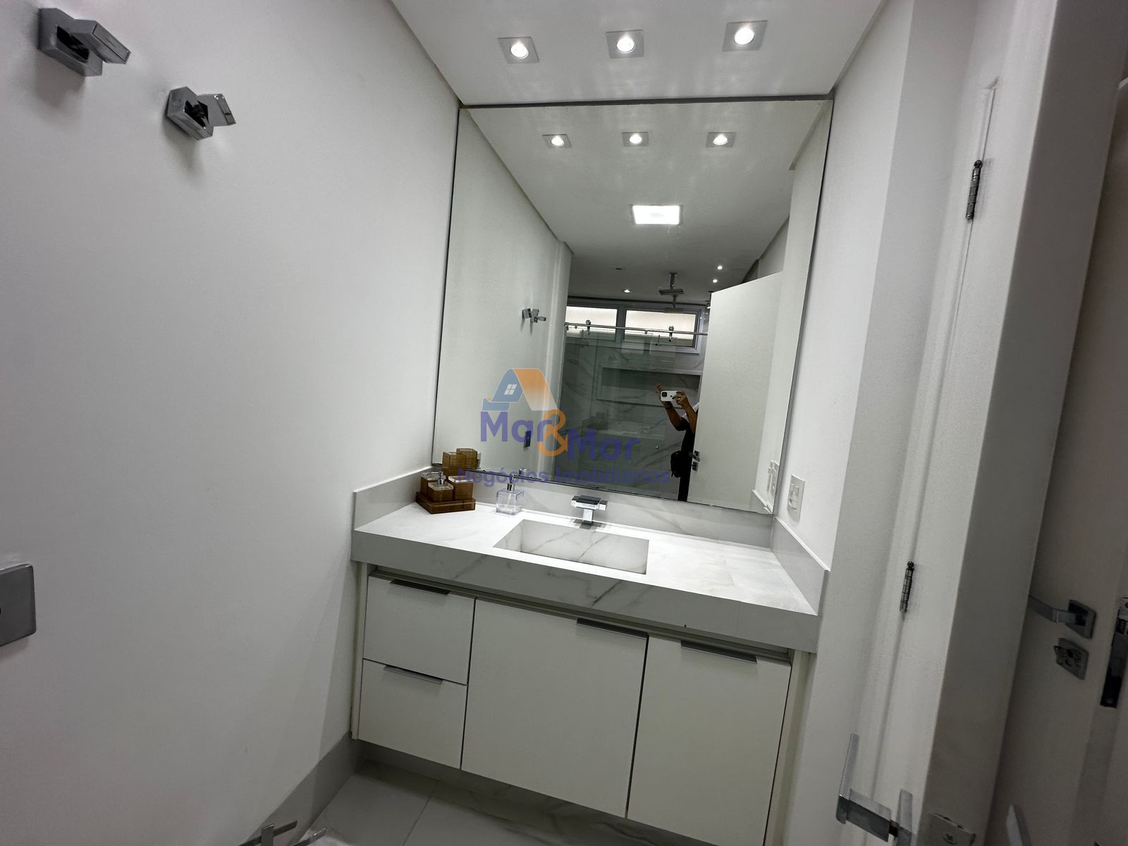 Apartamento Frente ao Mar nas Pitangueiras, Guarujá - SP