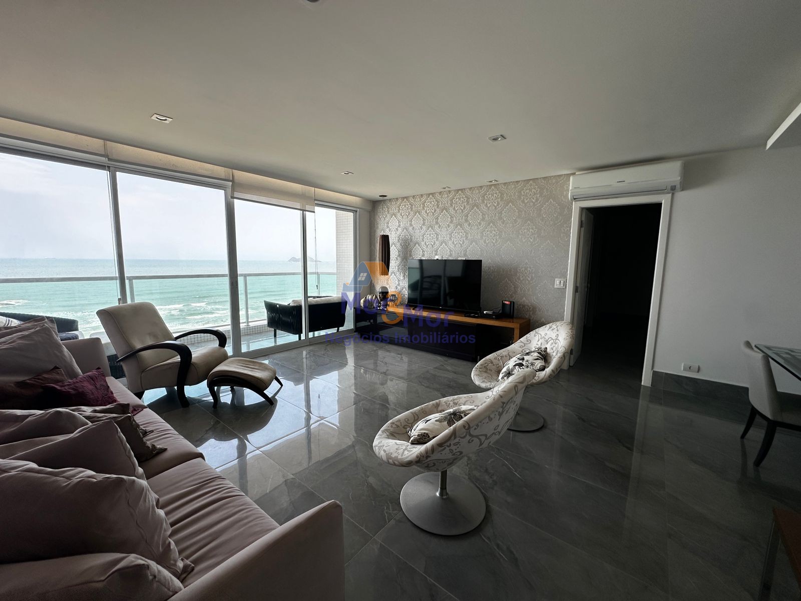 Apartamento Frente ao Mar nas Pitangueiras, Guarujá - SP