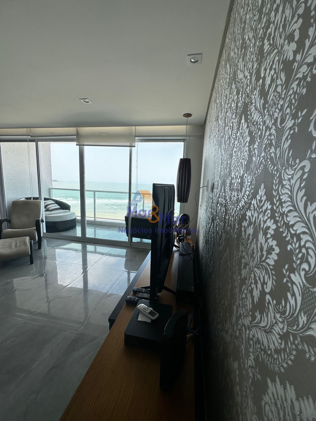 Apartamento Frente ao Mar nas Pitangueiras, Guarujá - SP