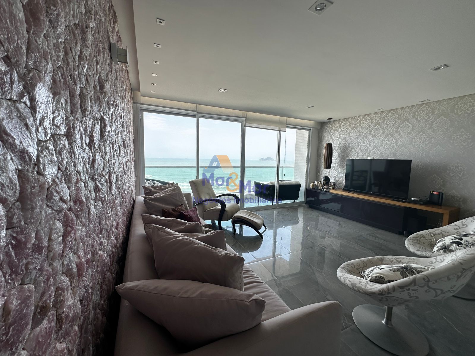 Apartamento Frente ao Mar nas Pitangueiras, Guarujá - SP